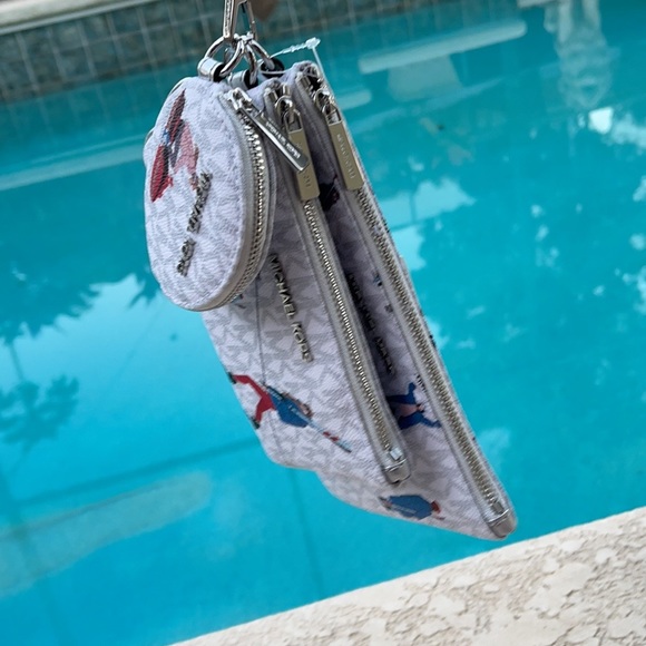 Michael Kors Jet Set Girls Wristlet Trio - Picture 5 of 16